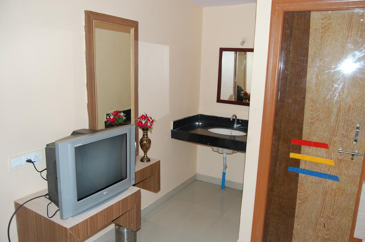 Hotel Utsav Širdi Exteriér fotografie
